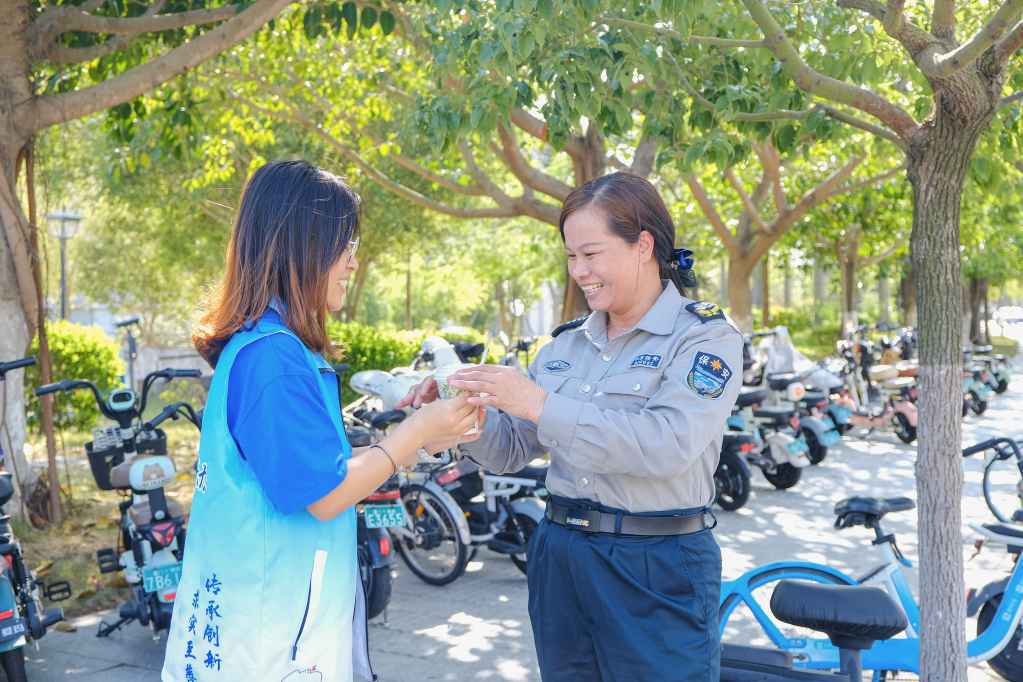 D041B7B31F4C64C42C437C044576F48Bjpg